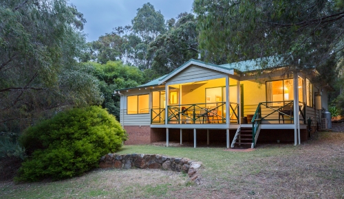 Ibis Lake View Spa Chalet